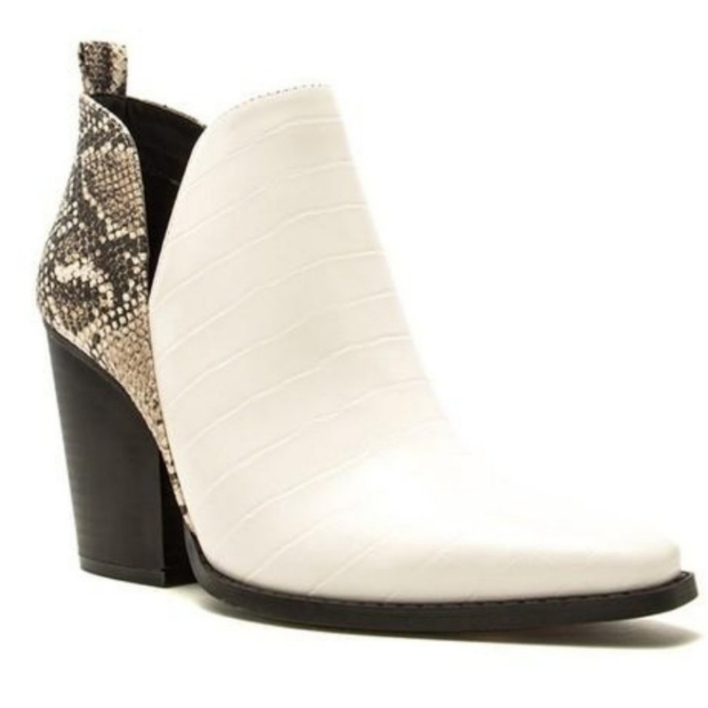 Qupid Pointy Boots, Size 6, Snakeskin Back, White Croc‎ Embossed Faux, 3.5" Heel